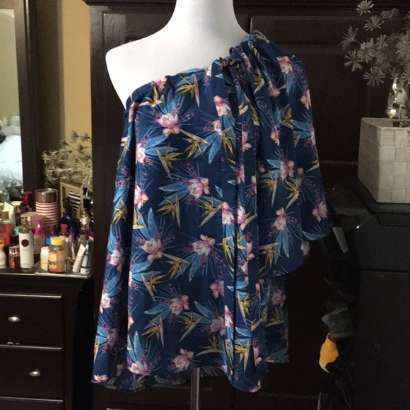 Off the shoulder tropical top - Picture 2 of 5